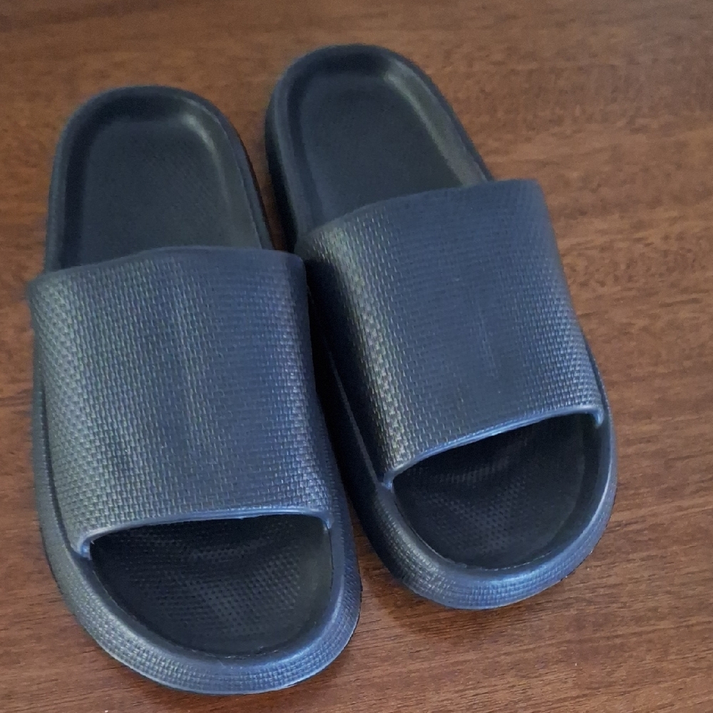 Black Slide Cloud Sandals Size 40-41